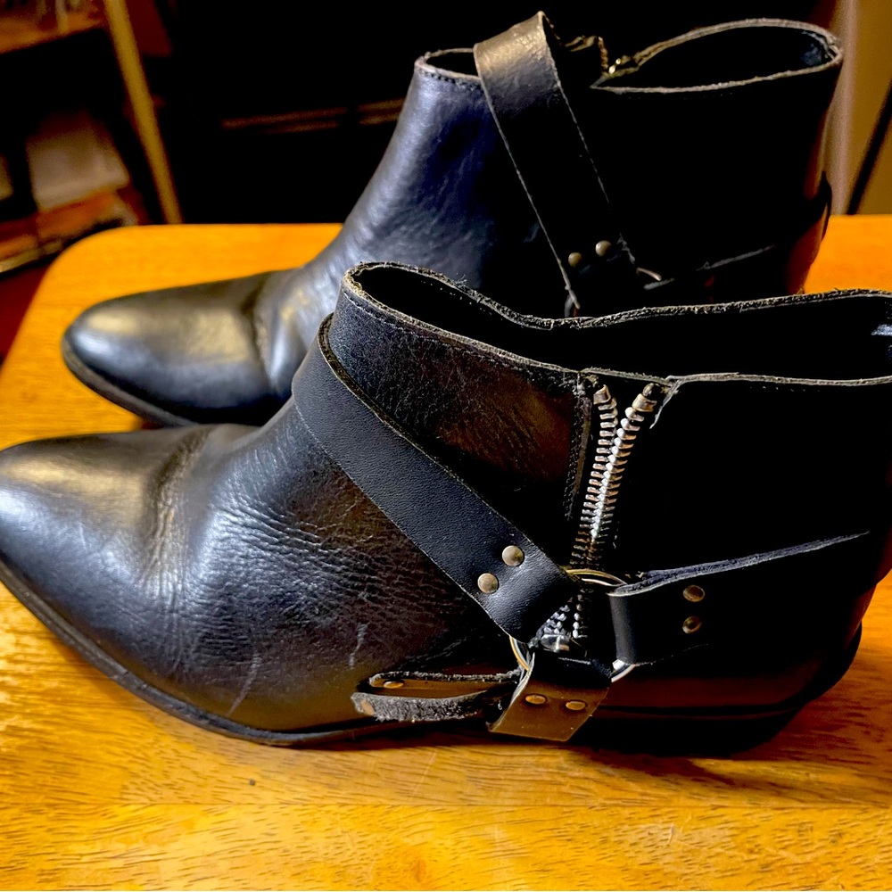 Deena & Ozzy Black Leather Harness Ankle Boots with Zipper Size 8